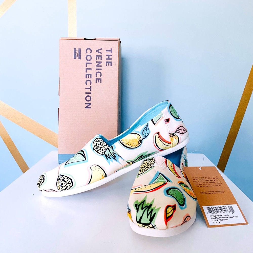 Tom’s Coral Pink Cuba Fruit Women’s size 9